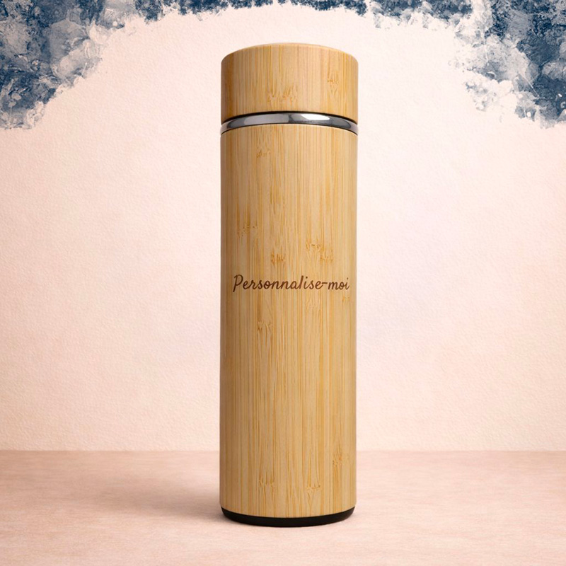 Gourde isotherme personnalisable par gravure. Intérieur inox et extérieur bambou